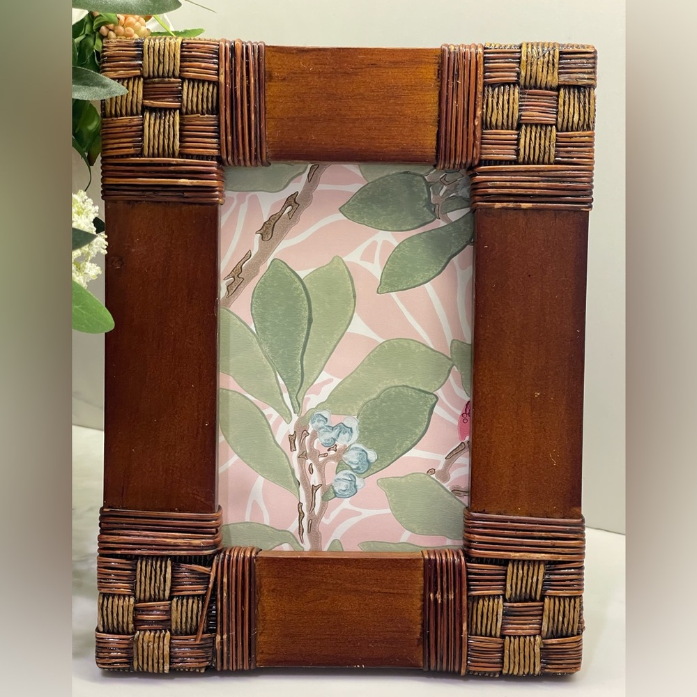 Vintage rattan wood picture frame